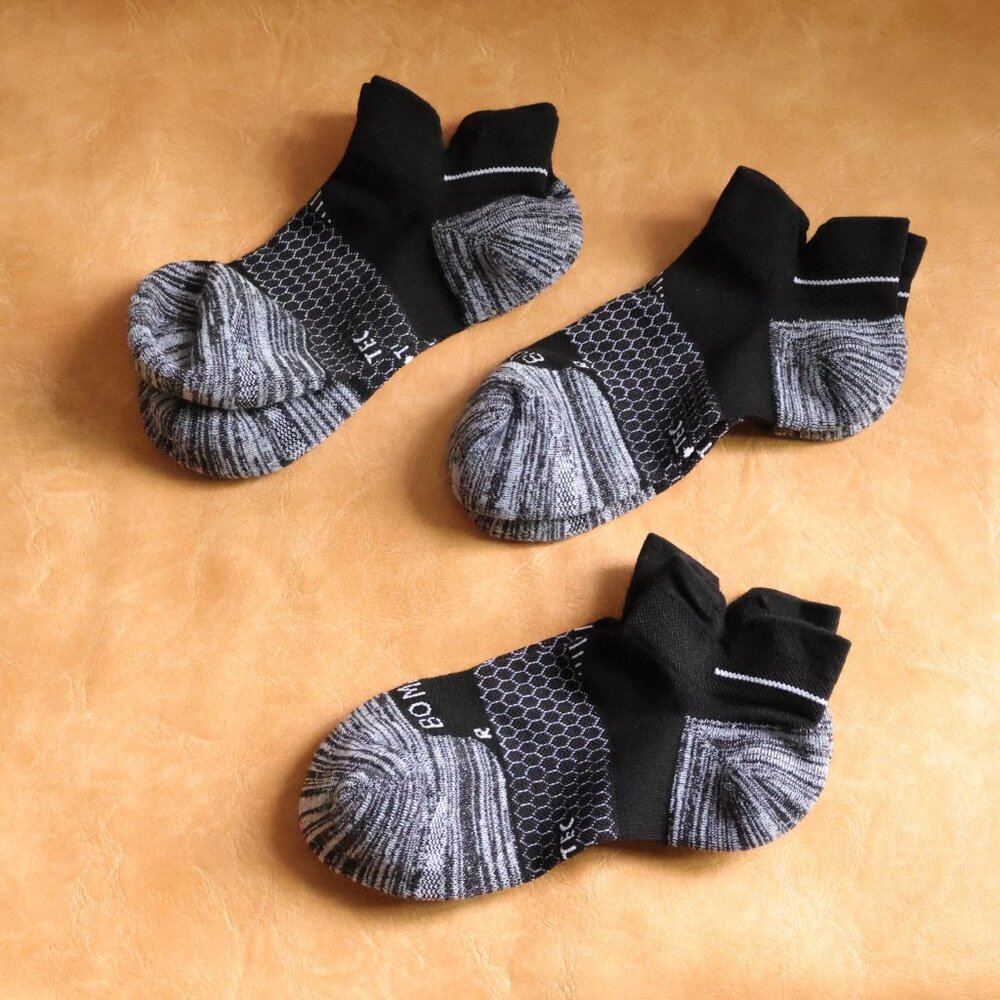 Bombas  Running Socks 3-Pack Black Size M Cushioned Ankle Sport Essentials